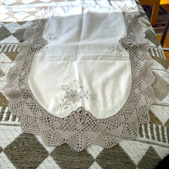 Beautiful handcrocheted lace edged hand embroidered table runner from Cypress. - Picture 2 of 4